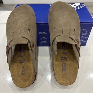 Birkenstock  Suede Clogs -taupe.